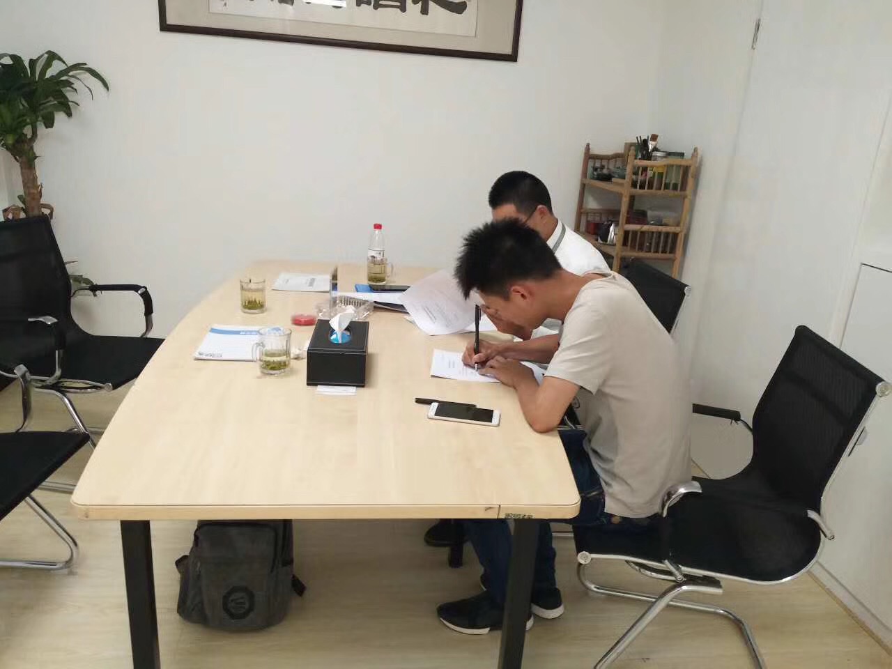 熱烈祝賀李總簽約創綠家杭州市區級代理！