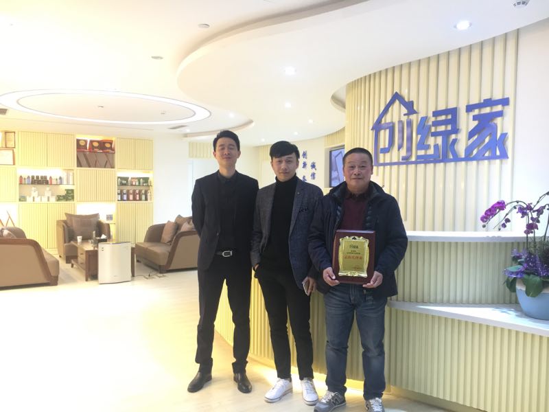 熱烈祝賀周總簽約創綠家湖州市區級代理！