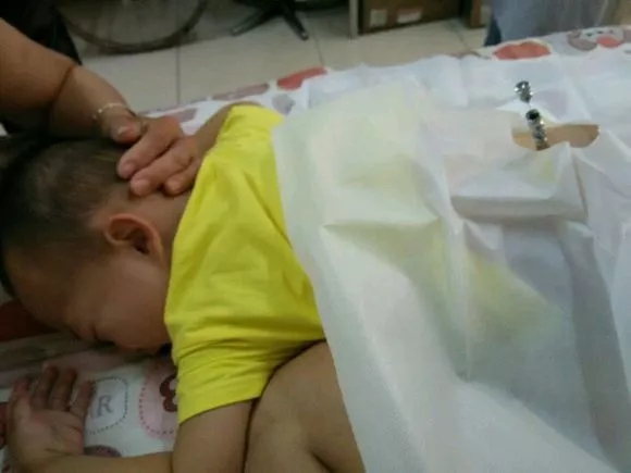 4歲男孩和媽媽辦“婚禮”，真相令人淚崩！