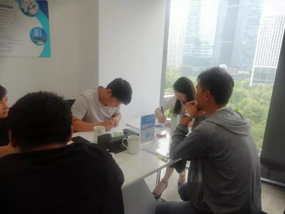 熱烈祝賀張總、宋總、溫總簽約創綠家河南省鄭州市區級代理！