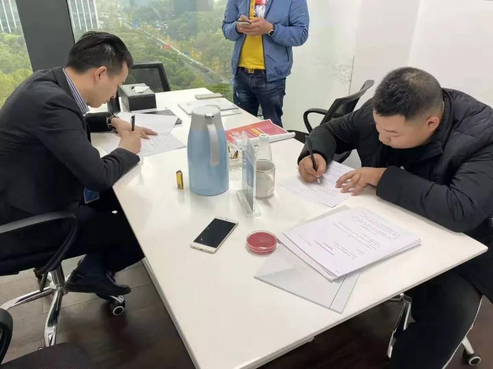 熱烈祝賀楊總簽約創綠家四川省瀘州市區級代理！